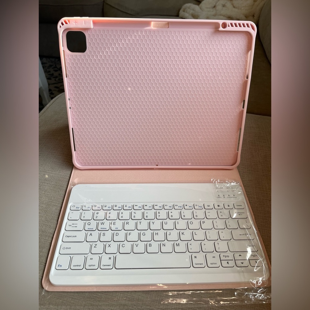 Pink  keyboard case for iPad Pro 11” 4th generation/ Pro 3rd Gen/ pro 2nd Gen